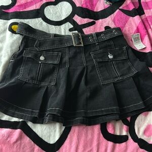 brand: hot topic, size: large, color: dark gray/black
